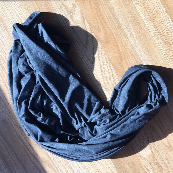 💝 Lucy  Infinity scarf. Great condition! - Picture 3 of 4